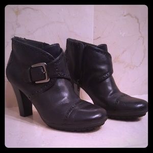 Aerosoles Monument black ankle boots. 7.5M.